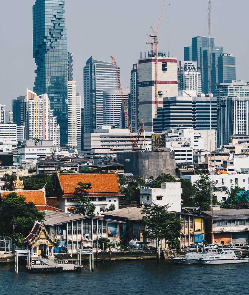 durante o dia, diversos prédios modernos em bairro Siam