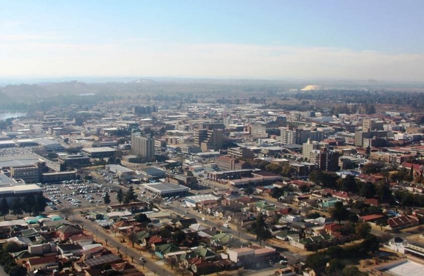 vista aérea, durante o dia, de prédios em CBD, em Joanesburgo
