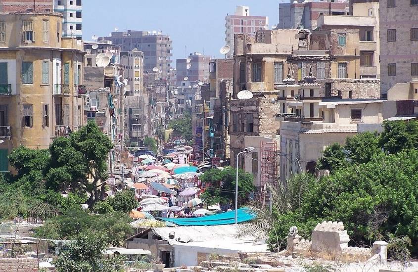 vista aérea de prédios e barracas em ruas de Alexandria, uma das áreas mais perigosas de Joanesburgo