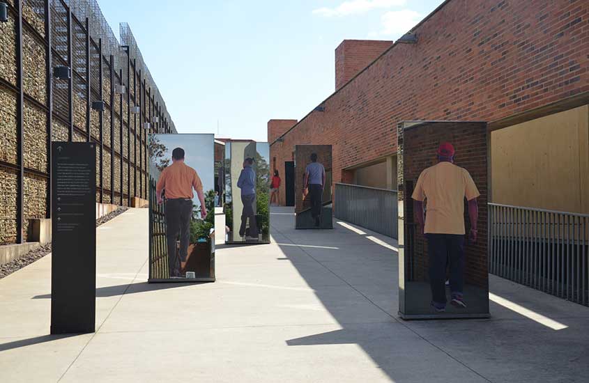 fotos em exposição em Museu do Apartheid em Joanesburgo