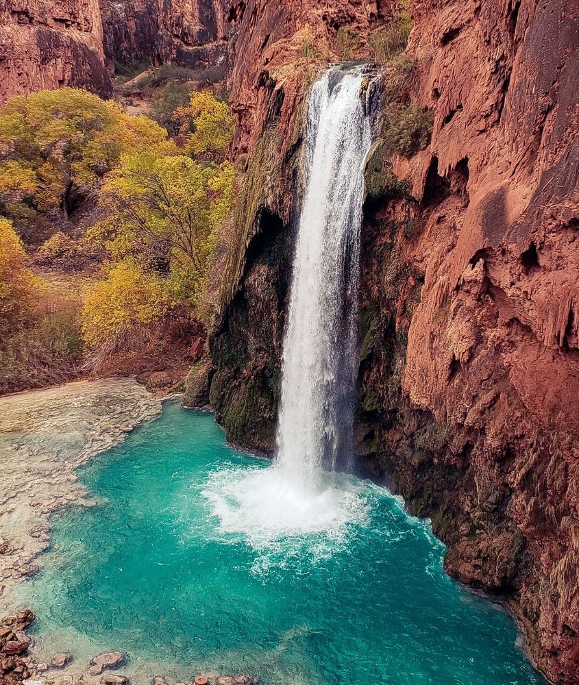queda d'água e piscina natural de havasu falls, uma das cachoeiras mais bonitas do mundo