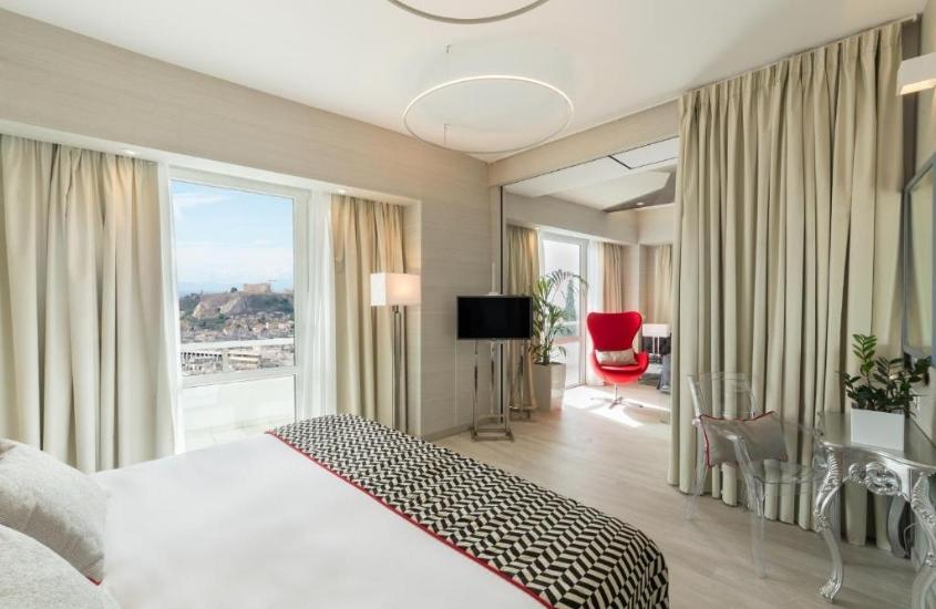 durante o dia, cama de casal em suite com vista para acrópole em St George Lycabettus, um dos melhores hotéis em atenas