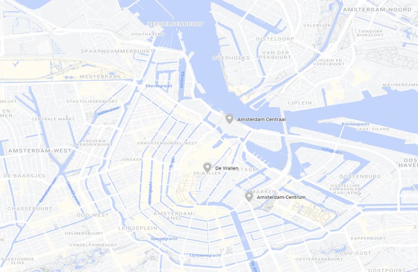 Mapa central de Amsterdã destacando as áreas de Amsterdam Centraal, De Wallen e Amsterdam-Centrum