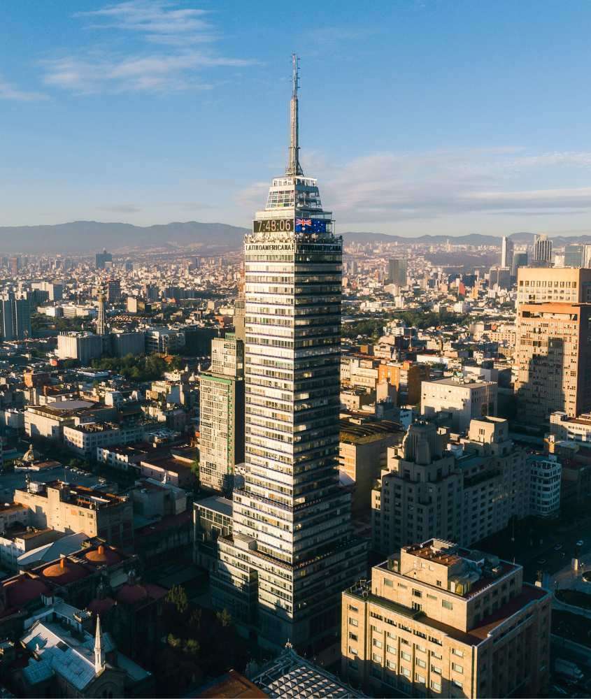 durante o dia, vista aérea de torre com 182 metros, ao redor de prédios