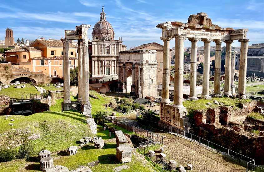 durante o dia, vista aérea de monumentos históricos em roma