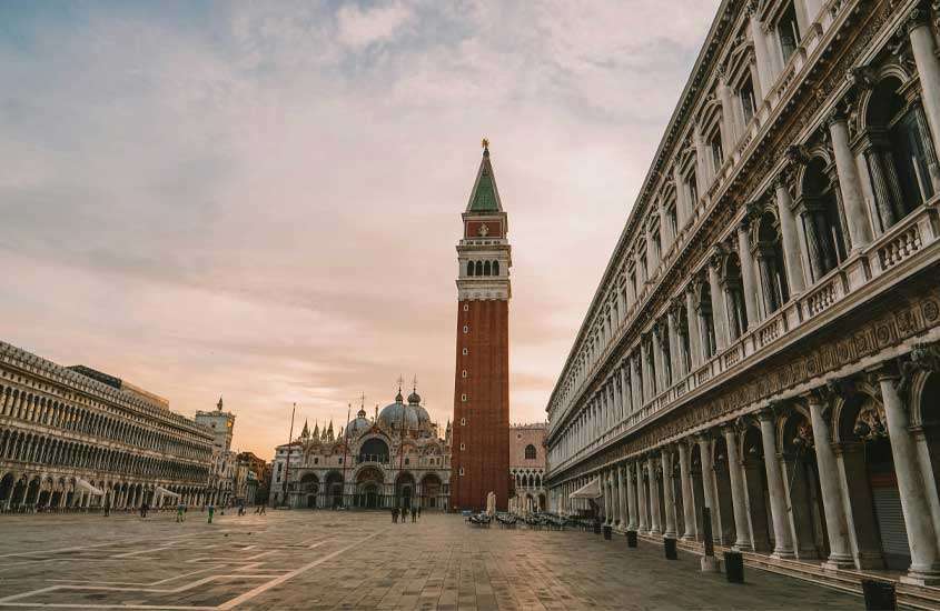 Durante o final de tarde, um dos pontos turísticos em Veneza