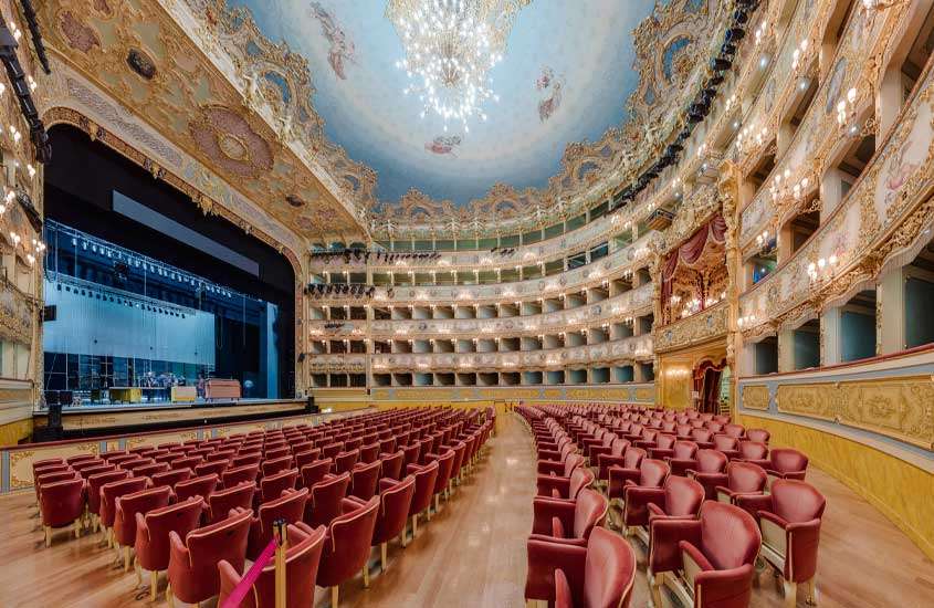 Interior de um teatro, um dos programas legais do que fazer em Veneza
