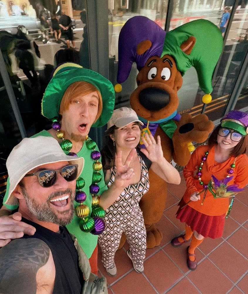 Babi e Vagner com os personagens de Scooby-Doo