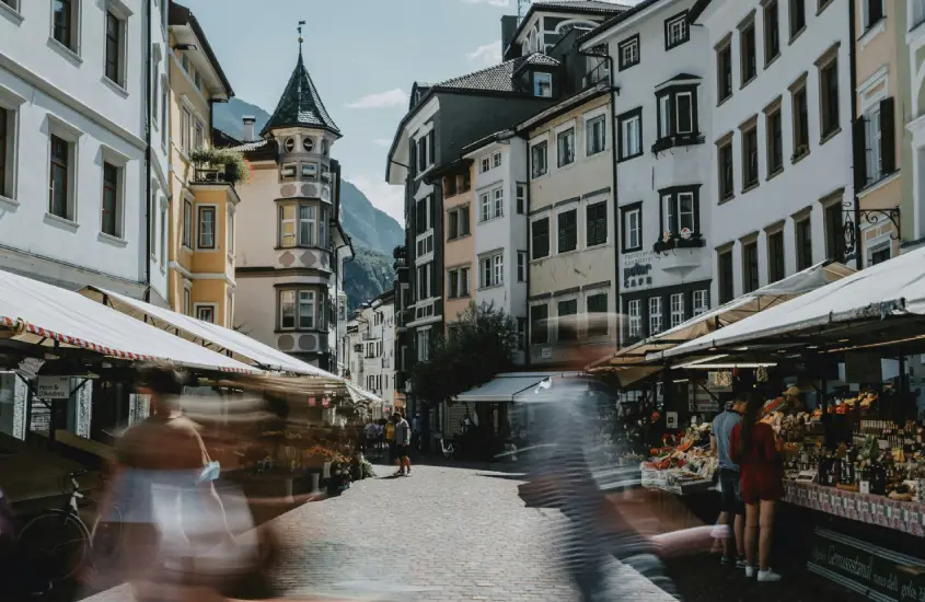 Centro histórico de Bolzano, uma cidade com rica vida cultural e ótima infraestrutura, perfeita para quem visita as Dolomitas