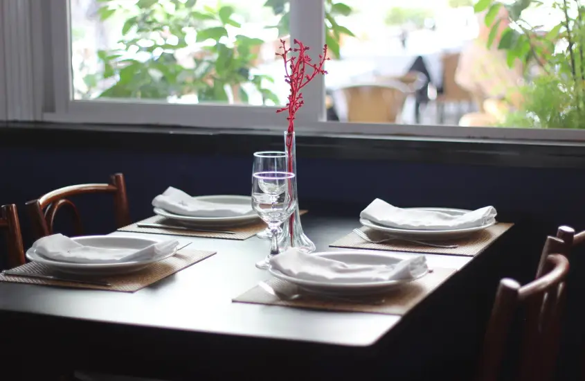 Elegante restaurante Maxim’s próximo ao Posto 3 da Praia de Copacabana