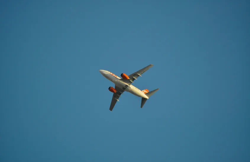 Navegantes é a cidade do aeroporto mais próximo ao Beto Carrero World, com opções de hospedagem prática (Foto: Guilherme Madaleno na Unsplash)