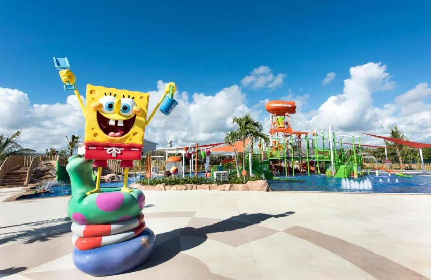 Estrutura de recreação aquática temática do Bob Esponja em um dos hotéis com parque aquático no Caribe