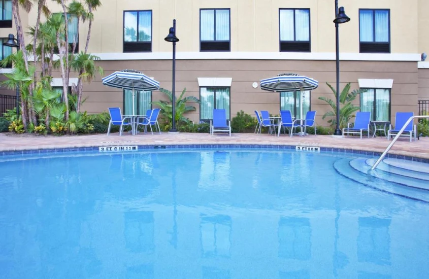 Piscina ao ar livre do Holiday Inn Express na International Drive, Orlando