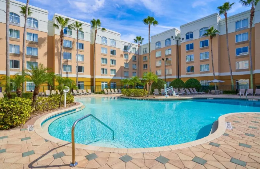 Piscina ao ar livre no SpringHill Suites by Marriott Orlando Lake Buena Vista