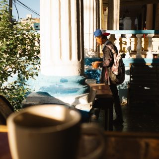 Último café em Havana, Cuba. Que país fantástico. Que gente maravilhosa! A hospitalidade e a alegria do povo cubano são incríveis! 👏🏽 Próximo destino: Tailândia 🧡🥰

#melhoresmomentosdavida #viagem #pelomundo #viajando #viajar #viajantes #ricohgriii #streetphotography