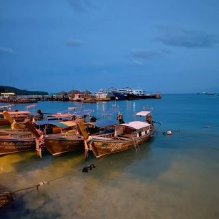 Tailândia, Koh Phi Phi à Noite! 🌚#kohphiphi #tailandia #pelomundo #viajantes #experiencias #viagemadois #trotamundos