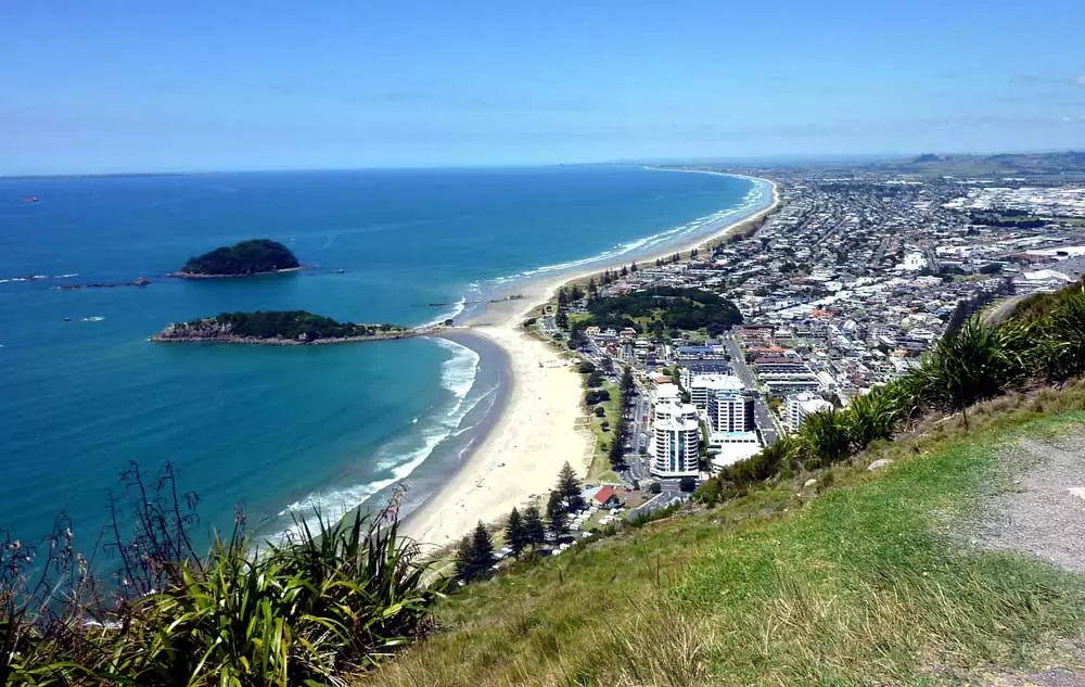 Vista aérea de praia na Nova Zelândia