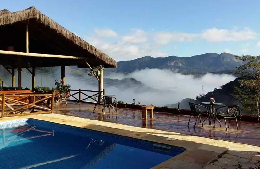 Foto piscina nas montanhas hotel
