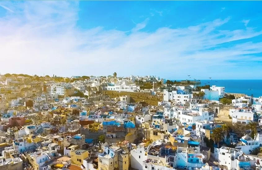 vista aérea de casas durante o dia em tétouan, cidade no marrocos