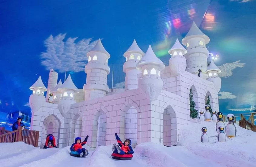 castelo de gelo em Snowland, uma ótima opção para quem busca o que fazer em Gramado com crianças