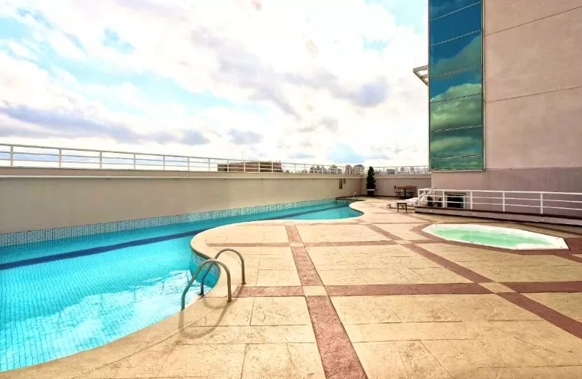 durante o dia, piscina em área de lazer de Tryp São Paulo Nações Unidas Hotel