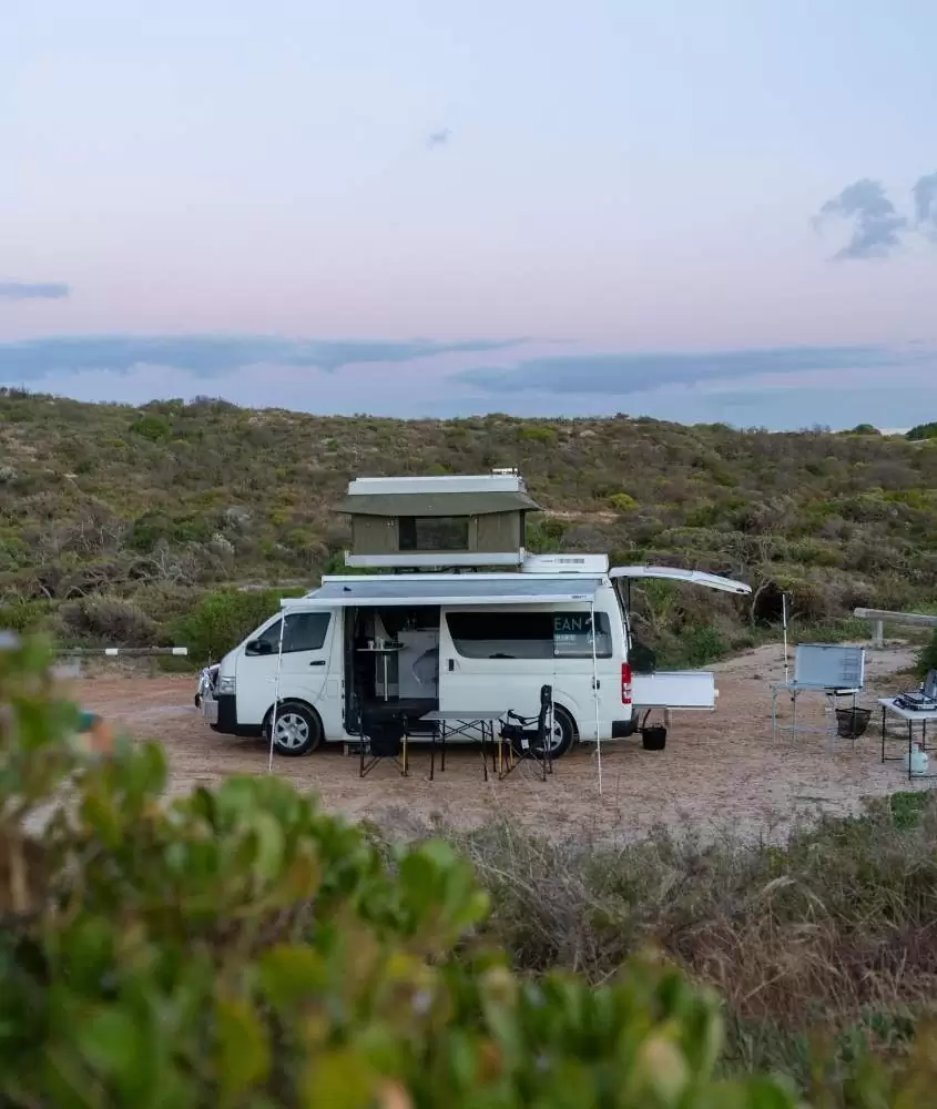 durante o dia, motorhome estacionado em camping estruturado, ideal para uma viagem de motorhome pela América do Sul